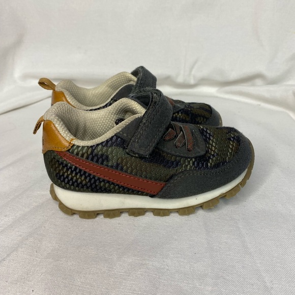 6 month old Carter shoes - Picture 1 of 6